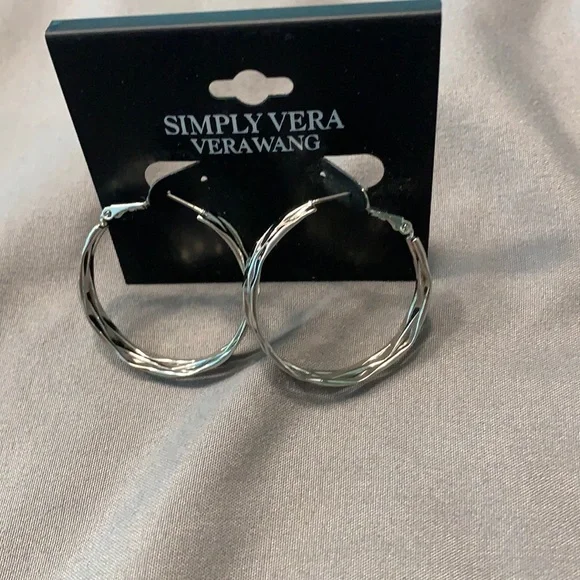 Brand new simply vera vera Wang earrings - Picture 1 of 8